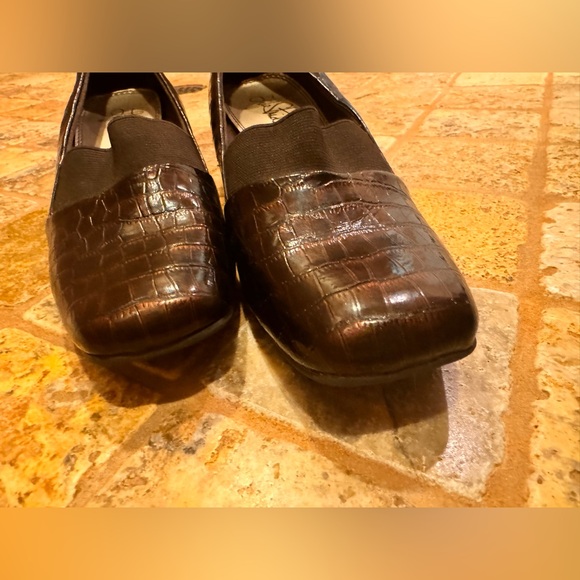 LifeStride Brown Crocodile Print Low heel - Picture 6 of 16